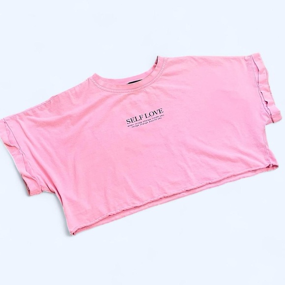 Forever 21 Tops - Forever 21 Medium Oversized Relaxed Fit Pink Cropped Self Love Tee Crop Top
